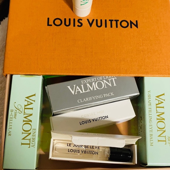 SEASONAL LISTING❄️HOLIDAY GIFT High End Beauty LOT ✨includes crybaby perfume!🎀 - Picture 13 of 16